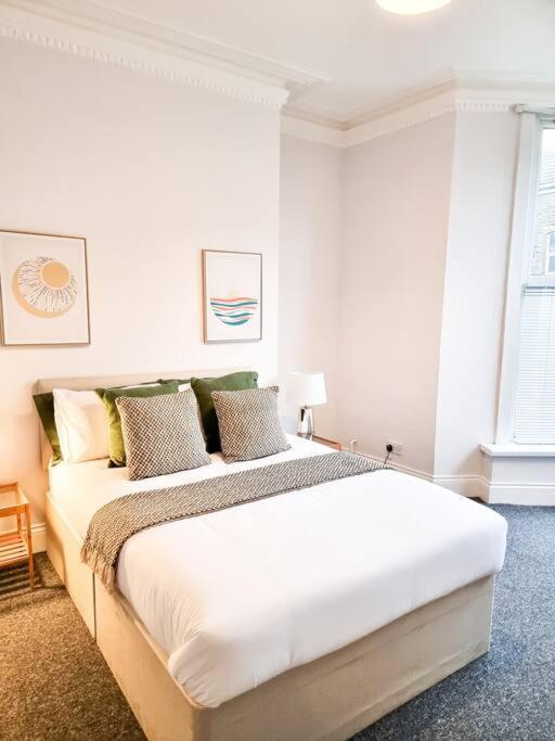 Gorgeous Newly Renovated 2 Double Bed Flat Apartment สวอนซี ภายนอก รูปภาพ