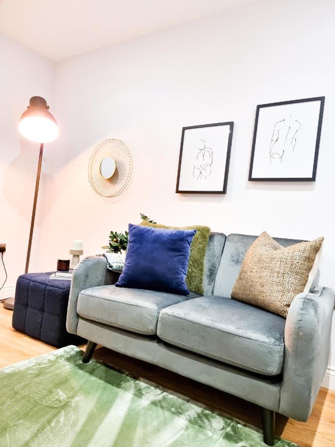 Gorgeous Newly Renovated 2 Double Bed Flat Apartment สวอนซี ภายนอก รูปภาพ