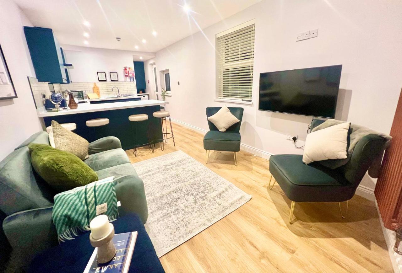 Gorgeous Newly Renovated 2 Double Bed Flat Apartment สวอนซี ภายนอก รูปภาพ