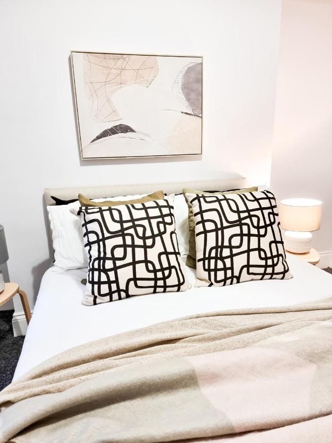 Gorgeous Newly Renovated 2 Double Bed Flat Apartment สวอนซี ภายนอก รูปภาพ