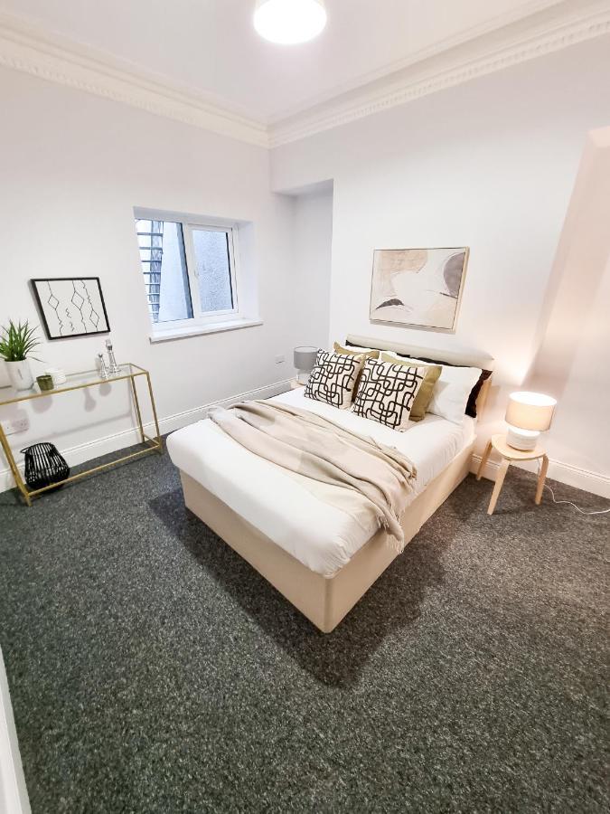 Gorgeous Newly Renovated 2 Double Bed Flat Apartment สวอนซี ภายนอก รูปภาพ